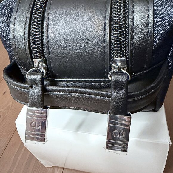 Dior Sauvage Men’s Travel Duo – Toiletry Pouch + 10 mL EDT Mini NIB - Picture 10 of 12